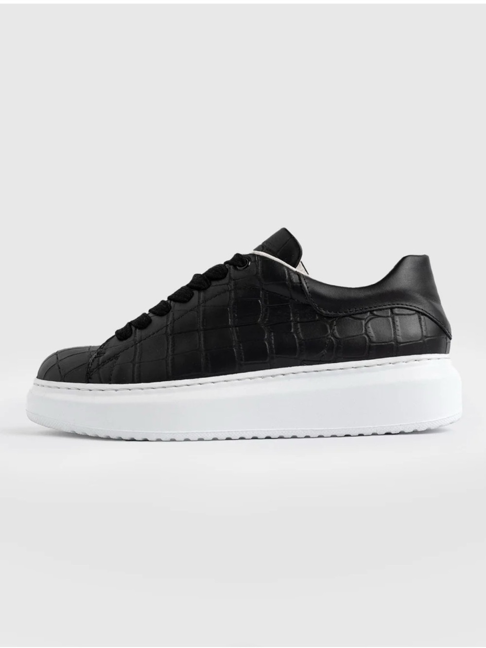 Saint + Sofia Hampstead Sneaker  - Leather Platform Trainer - 👟
Fits like an 8.5